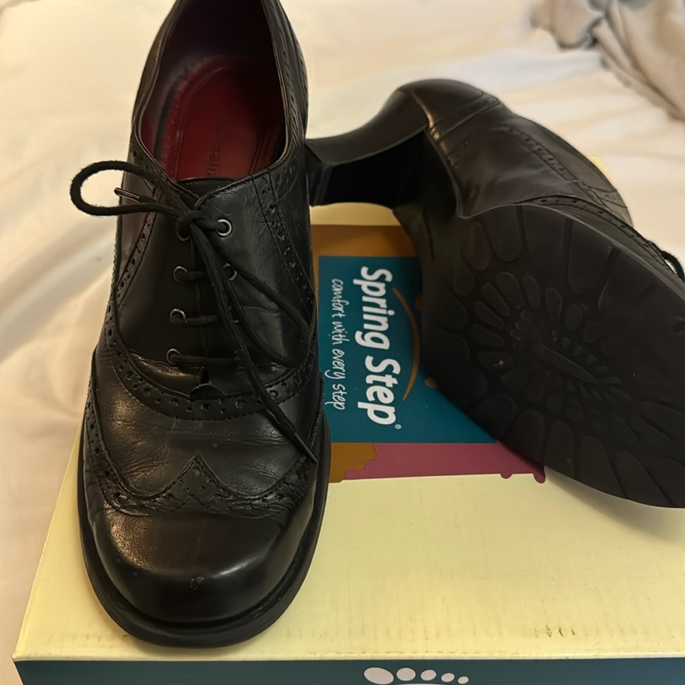 Naturalizer women’s high heeled Oxford